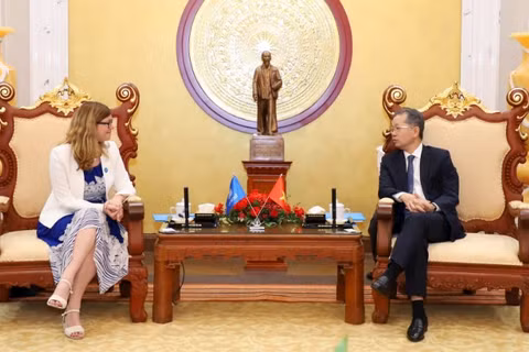 Chánh án Tòa án nhân dân tối cao tiếp Trưởng đại diện UNICEF.