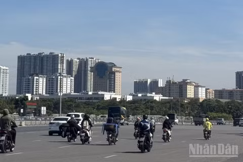Hoạt động vận tải sôi động, đáp ứng nhu cầu đi lại. (Ảnh: HNV)