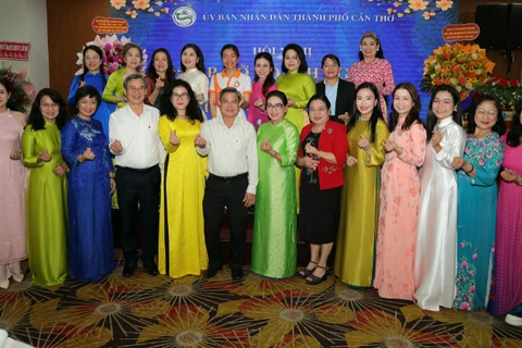 Lãnh đạo thành phố Cần Thơ với doanh nghiệp.