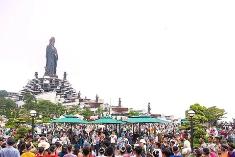 Trong 6 ngày nghỉ Tết Nguyên đán Bính Ngọ 2026, du khách đến núi Bà Đen tăng 10% so cùng kỳ.