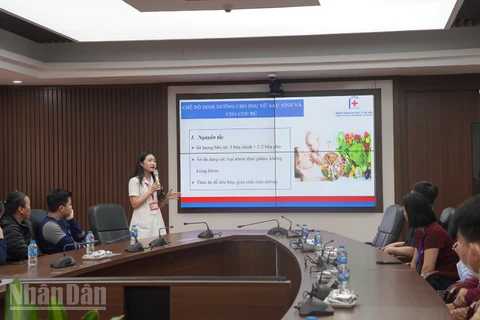 Từ móng giò đến rau xanh: Lời khuyên dinh dưỡng cho sản phụ 