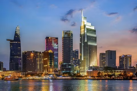 Vietcombank Tower tại Công trường Mê Linh, khu vực từng là cửa ngõ giao thương của Sài Gòn và ngày nay là một trong những lõi tài chính-thương mại quan trọng nhất Thành phố Hồ Chí Minh.