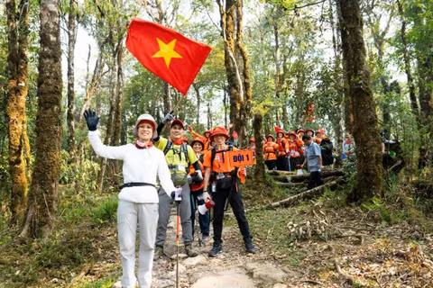 Thạc sĩ tâm lý Nguyễn Thị Lanh cùng đoàn Minh Trí Thành trên hành trình bứt phá bản thân.