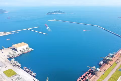 Sáu tháng đầu năm 2026, hệ thống cảng Sơn Dương thực hiện bốc dỡ khoảng 13,7 triệu tấn hàng hóa và nguyên vật liệu…