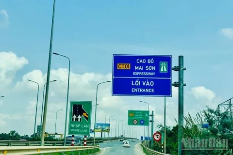 Không ngừng nâng cao chất lượng hạ tầng giao thông phục vụ phát triển kinh tế-xã hội. (Ảnh: HNV)