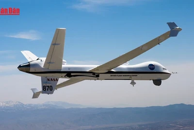 [Video] Mỹ điều khí tài đặc biệt giám sát biểu tình ở Los Angeles, bang California