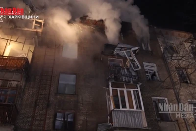 [Video] Nga - Ukraine tiếp tục không kích cơ sở năng lượng đối phương 