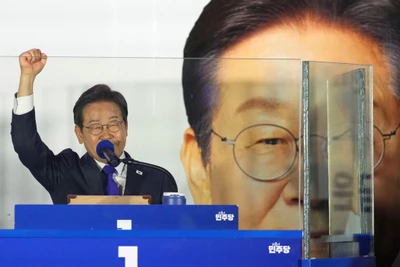 [Video] Tân Tổng thống Hàn Quốc nhậm chức, cam kết khôi phục kinh tế