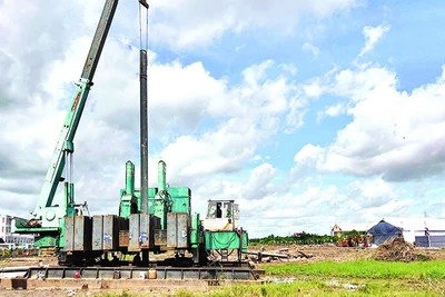 Dự án nhà ở xã hội Công đoàn tại Khu công nghiệp Giao Long (xã Giao Long, tỉnh Vĩnh Long) được khởi công xây dựng vào tháng 9/2025.