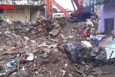[Video] Sập nhà xây trái phép ở Ấn Độ khiến ít nhất 15 người thiệt mạng 