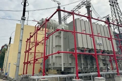 Máy biến áp AT2 tại Trạm biến áp 500kV Hòa Bình trước khi đóng điện. 