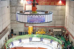 Lắp đặt thành công rotor tổ máy số 2-Dự án thủy điện Hòa Bình mở rộng. (Ảnh: LÊ CHI)