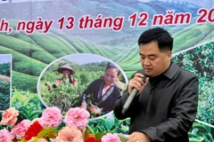 Đồng chí Vũ Đức Biểu, Chủ tịch UBND xã Sính Phình kêu gọi người dân trên địa bàn tích cực chăm sóc, bảo vệ tốt diện tích chè hiện có.