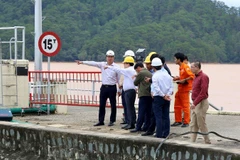 Đoàn công tác Bộ Công thương kiểm tra thực tế tại các hồ chứa trên địa bàn tỉnh Lâm Đồng. 