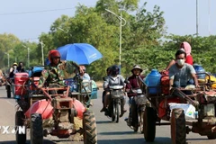 Người dân Campuchia sơ tán tới khu vực an toàn ở tỉnh Siem Reap khi xung đột biên giới tái diễn giữa nước này và Thái Lan, ngày 9/12/2025. (Nguồn: THX/TTXVN)