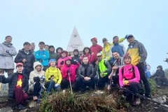 Khối tháp mang tên Lảo Thẩn, ở độ cao 2.860 m luôn nằm trong lựa chọn chinh phục của những người ưa thích trải nghiệm trekking.