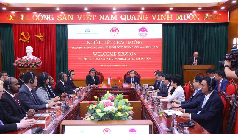 Quang cảnh buổi làm việc.