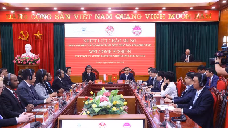 Quang cảnh buổi làm việc.