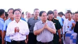 Thủ tướng Phạm Minh Chính tại buổi phát động đợt thi đua cao điểm “500 ngày đêm thi đua hoàn thành 3.000 km đường bộ cao tốc”. Ảnh: Dương Giang-TTXVN 