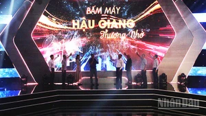 Nghi thức khai máy bộ phim truyền hình “Hậu Giang thương nhớ”.