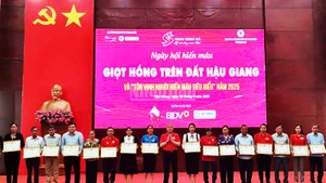 Tôn vinh các cá nhân hiến máu tiêu biểu năm 2025.