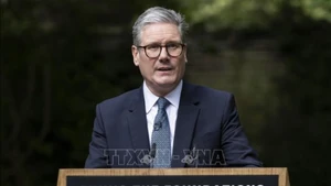 Thủ tướng Anh Keir Starmer trong bài phát biểu tại thủ đô London. (Ảnh: THX/TTXVN)