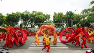 Lễ hội đường phố Hà Nội là một trong những hoạt động văn hoá sôi nổi, thu hút sự tham gia của người dân và du khách. (Ảnh: Đăng Anh)