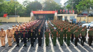 Công an thành phố Đà Nẵng đồng loạt ra quân toàn lực lượng trong đợt cao điểm tấn công, trấn áp các loại tội phạm, bảo đảm an ninh, an toàn các sự kiện chính trị đặc biệt quan trọng.