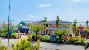 Trụ sở xã Vĩnh Trạch (nay là phường Vĩnh Trạch, thuộc tỉnh Cà Mau), nơi hai lãnh đạo Ủy ban nhân dân phường vừa chính thức có đơn xin nghỉ công tác.