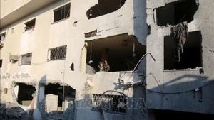Tòa nhà bị phá hủy sau vụ không kích của Israel xuống khu vực Tel al-Hawa, thành phố Gaza, ngày 23/7/2025. (Ảnh: THX/TTXVN)
