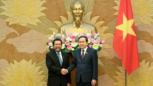 Chủ tịch Quốc hội Trần Thanh Mẫn và Phó Chủ tịch Thượng viện Indonesia Yorrys Raweyai. (Ảnh: Duy Linh)