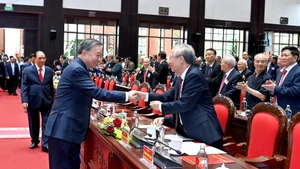 Tổng Bí thư Tô Lâm và các đại biểu tham dự buổi gặp mặt.