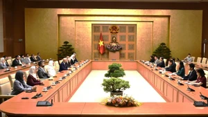 Phó Thủ tướng Chính phủ Hồ Đức Phớc đã tiếp Ngài Khalid Mohammed Sharaf, Giám đốc Chương trình Lãnh đạo trẻ Các Tiểu vương quốc Ả rập Thống nhất (UAE) cùng các thành viên trong Đoàn. (Ảnh: VGP)