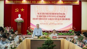 Phó Thủ tướng Thường trực Chính phủ Nguyễn Hòa Bình dẫn đầu Đoàn công tác của Chính phủ làm việc với Ban Thường vụ Thành ủy Huế.