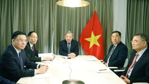 Tổng Bí thư Tô Lâm điện đàm với Thượng nghị sĩ Hoa Kỳ Steve Daines. (Ảnh: Thống Nhất/TTXVN)