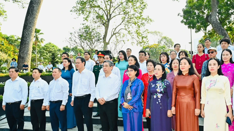 Thành phố Hồ Chí Minh tưởng niệm các nạn nhân Covid-19 tại Công viên Lý Thái Tổ