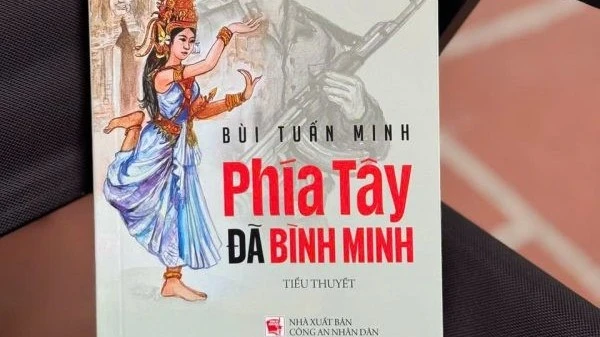 Tiểu thuyết "Phía Tây đã bình minh" viết về hình tượng chiến sĩ Công an khi làm nghĩa vụ quốc tế.