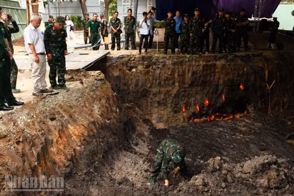 Khu vực tìm kiếm hài cốt liệt sĩ tại Công viên Lê Thị Riêng. (Ảnh: Thế Anh)