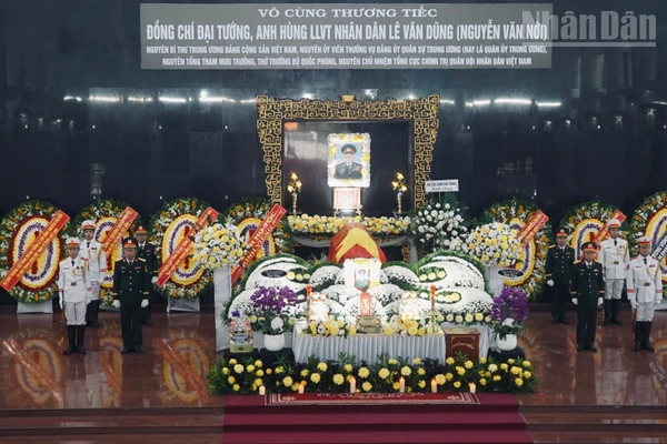 Lễ viếng Đại tướng Anh hùng Lực lượng vũ trang nhân dân Lê Văn Dũng được tổ chức theo nghi thức cấp Nhà nước.