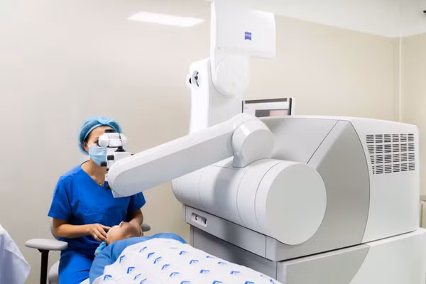 Một hệ thống phẫu thuật khúc xạ tiên tiến tại Bệnh viện Mắt Thành phố Hồ Chí Minh.