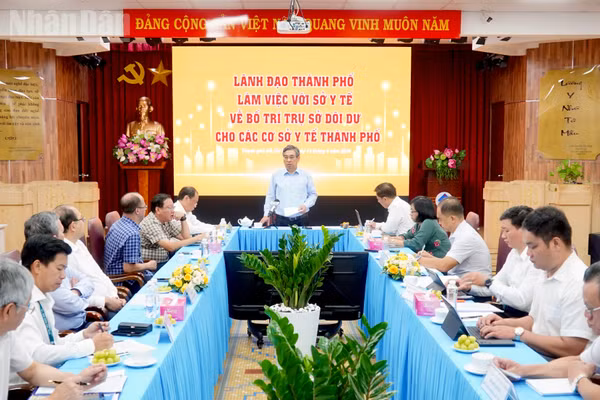 Đồng chí Nguyễn Phước Lộc, Phó Bí thư Thành ủy Thành phố Hồ Chí Minh, Chủ tịch Ủy ban Mặt trận Tổ quốc Việt Nam Thành phố chỉ đạo tại buổi làm việc.