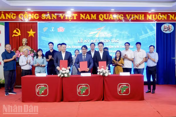 Quang cảnh lễ ký kết hợp tác. 