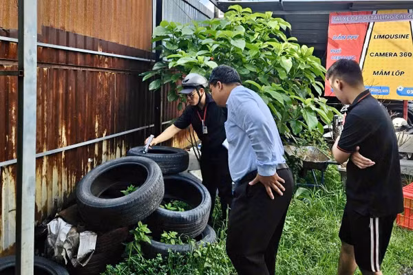 Các địa phương tại Thành phố Hồ Chí Minh chú trọng thực hiện các biện pháp phòng ngừa sốt xuất huyết sau những cơn mưa đầu mùa.
