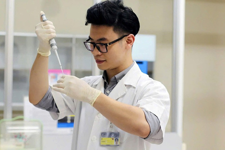 TS Nguyễn Viết Hải say mê nghiên cứu khoa học. Ảnh | NVCC 1bc8403e666cee32b77d.jpg