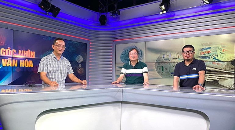 Nhà thơ Trần Nhật Minh (ngoài cùng bên phải) tham gia tọa đàm trong chương trình “Góc nhìn văn hóa”. nha-tho-tran-nhat-minh-tham-gia-dien-dan-van-hoa-nghe-thuat.jpg