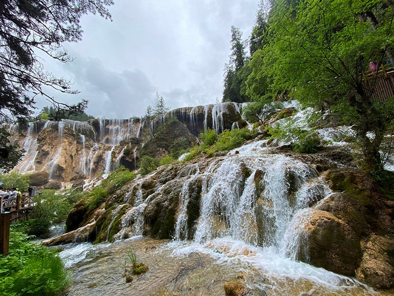 Thác Trân Châu là điểm thu hút du khách bậc nhất nhờ được chọn làm bối cảnh cho phim Tây Du Ký. 81.jpg