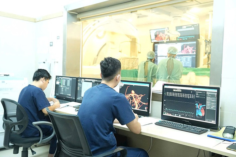 Các bệnh viện tuyến Trung ương với nhiều trang thiết bị hiện đại thu hút ngày càng đông bệnh nhân. d2f01ce8712cc7729e3d.jpg