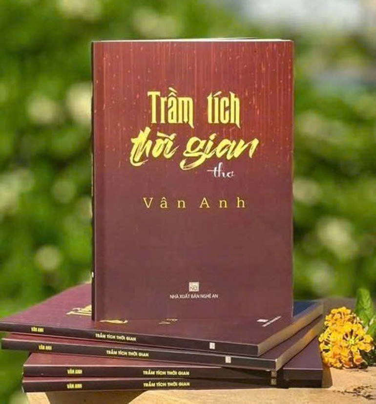Tập thơ Trầm tích thời gian. 6dec78bae9cb619538da.jpg