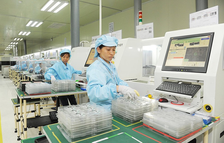 Lắp ráp thiết bị điện tử tại Công ty TNHH STRONICS Việt Nam, Khu công nghiệp Đình Trám (Bắc Ninh). Ảnh trong bài | KHÁNH AN dsc-4725.jpg