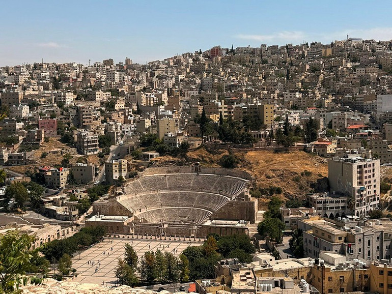 Một góc thủ đô Amman. z6701811262404-7944d7363a5a56b9141874c23d2e04f2.jpg